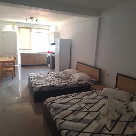 ホームステイ Casa Inflorita エフォリエ・ノルド